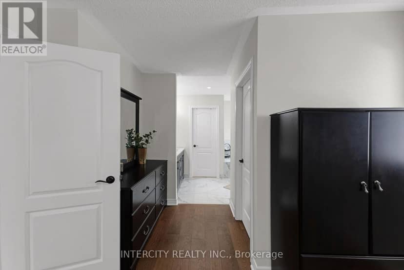 37 Redfinch Crescent — photo 29 of 40