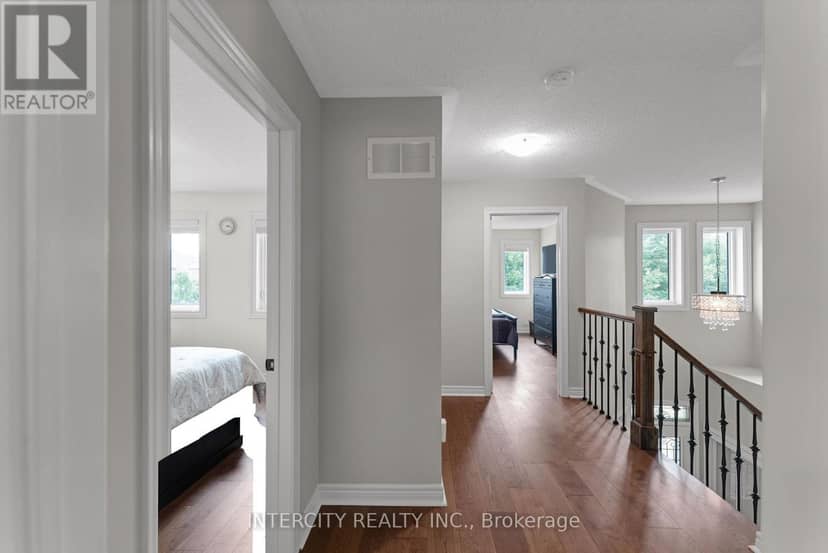 37 Redfinch Crescent — photo 33 of 40