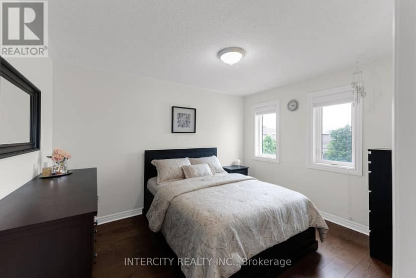 37 Redfinch Crescent — photo 34 of 40