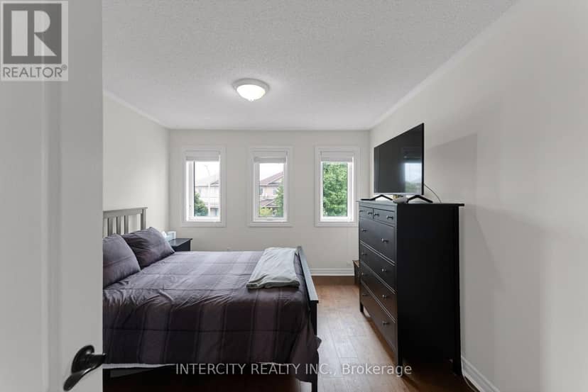 37 Redfinch Crescent — photo 37 of 40