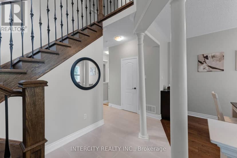 37 Redfinch Crescent — photo 6 of 40