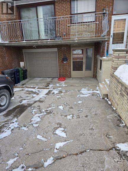 12 Bamford Crescent — photo 2 of 40