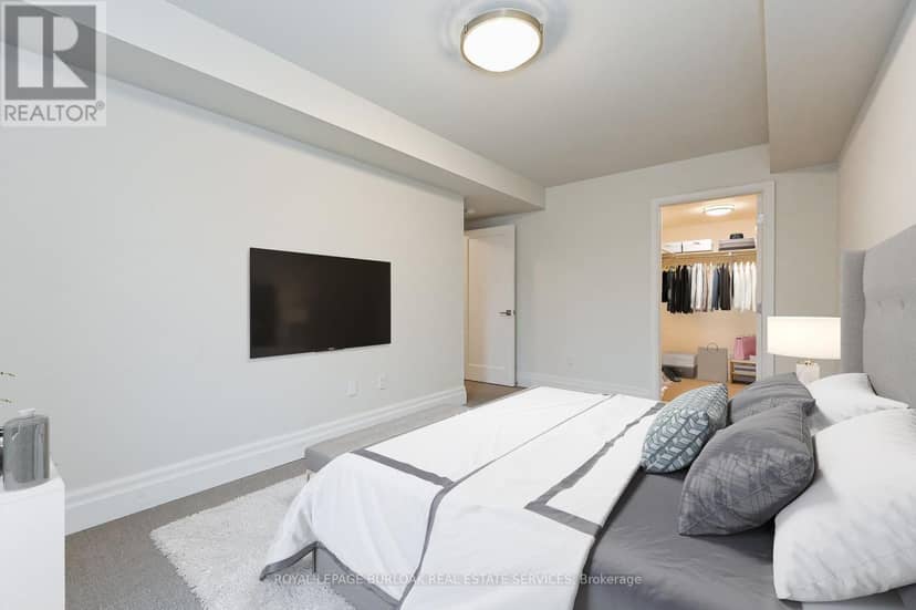 207 - 760 Lakeshore Road E — photo 11 of 22