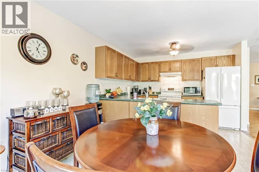 5 WALSINGHAM Drive — photo 15 of 20