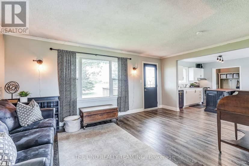 19505 Bathurst Street — photo 14 of 40