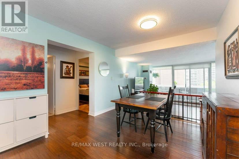 807 - 240 Scarlett Road — photo 12 of 39