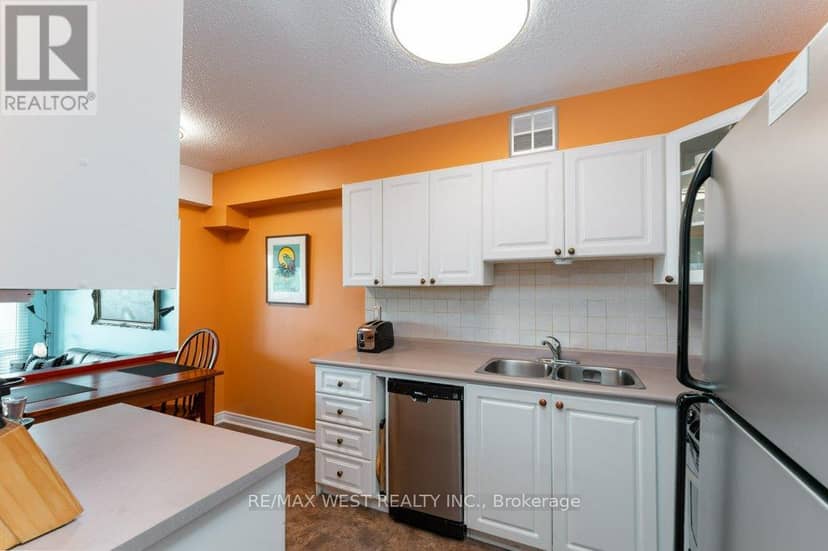 807 - 240 Scarlett Road — photo 14 of 39