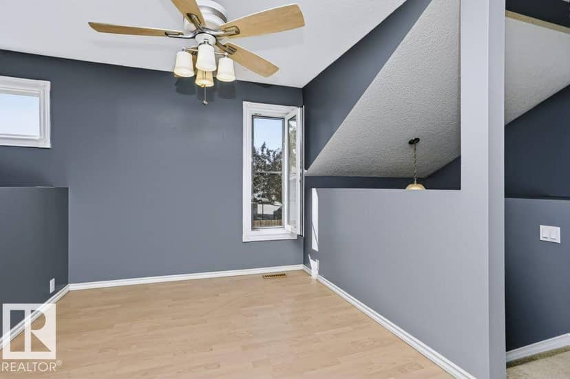 3633 44 AV NW — photo 11 of 40
