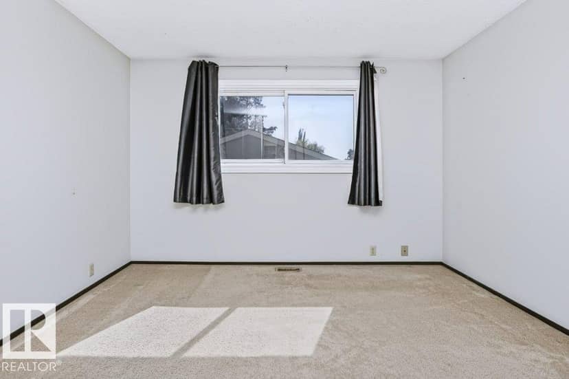 3633 44 AV NW — photo 13 of 40