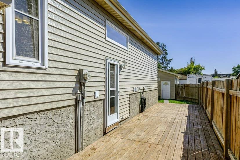 3633 44 AV NW — photo 30 of 40