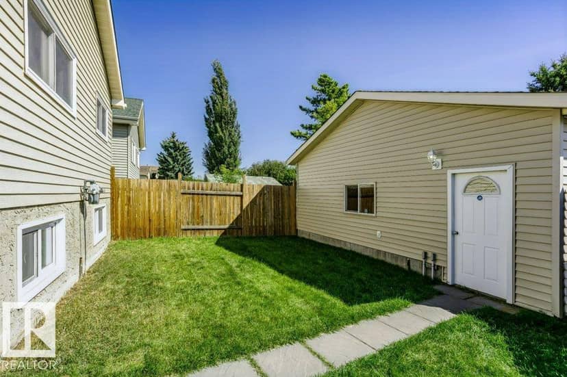 3633 44 AV NW — photo 33 of 40