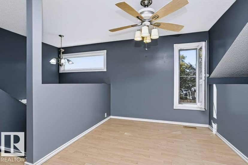 3633 44 AV NW — photo 9 of 40