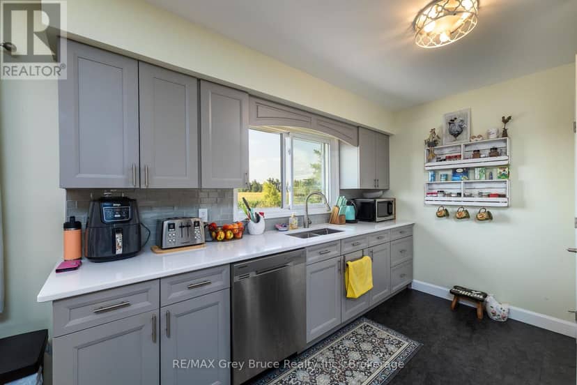 404248 Concession 20 Road — photo 15 of 40