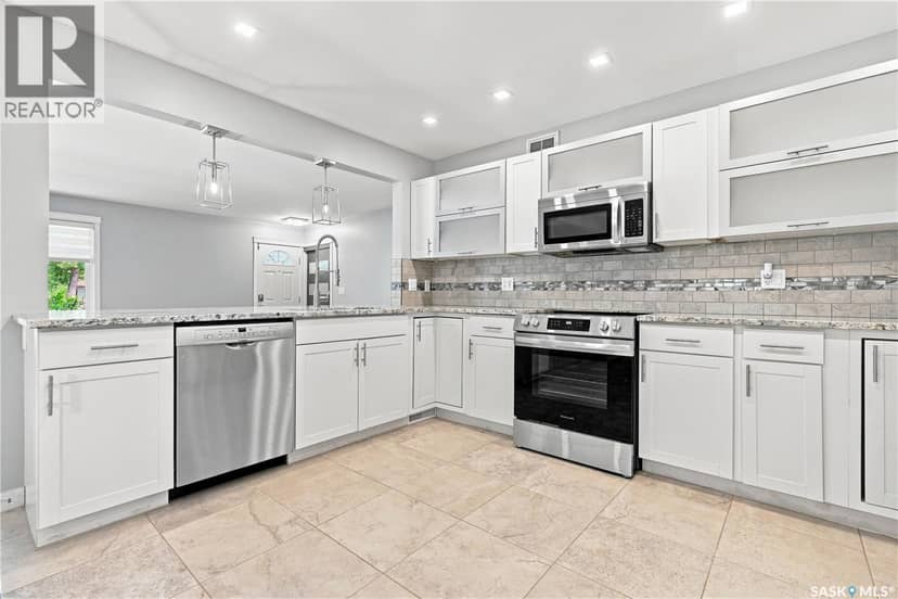 4200 Hillsdale STREET — photo 15 of 40