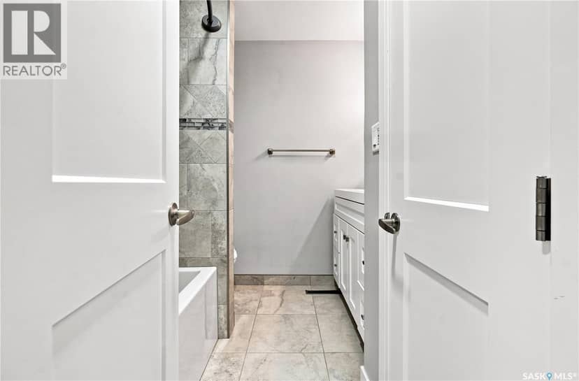 4200 Hillsdale STREET — photo 22 of 40