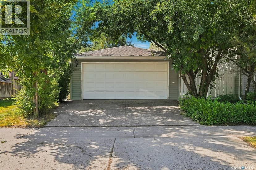 4200 Hillsdale STREET — photo 3 of 40