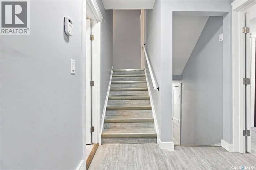 4200 Hillsdale STREET — photo 32 of 40