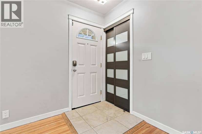 4200 Hillsdale STREET — photo 4 of 40