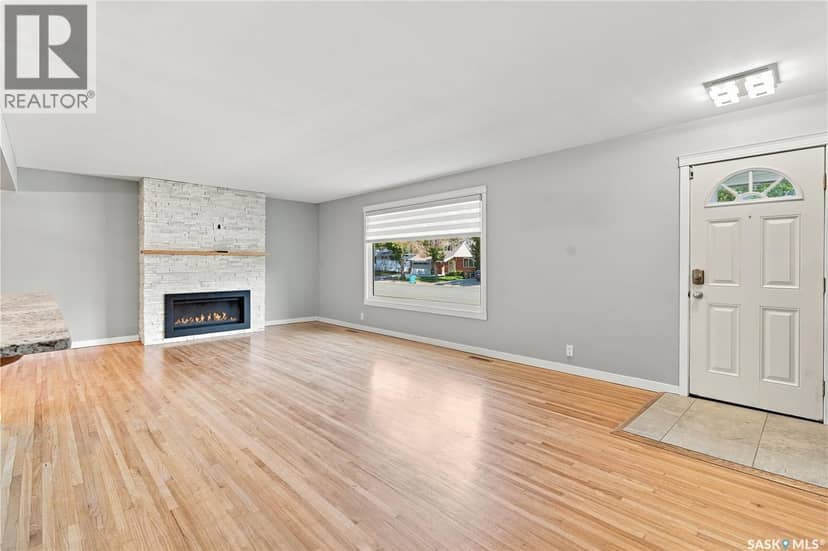 4200 Hillsdale STREET — photo 7 of 40
