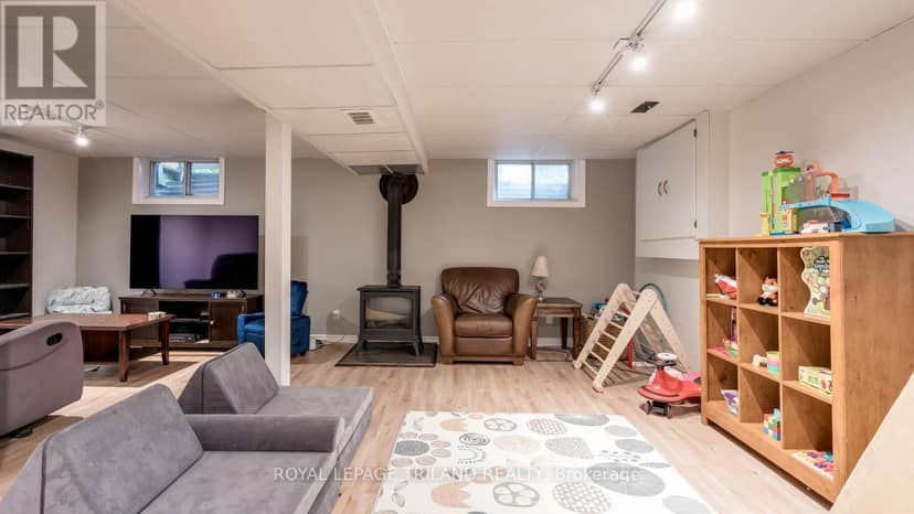 36 Upcott Crescent — photo 11 of 26