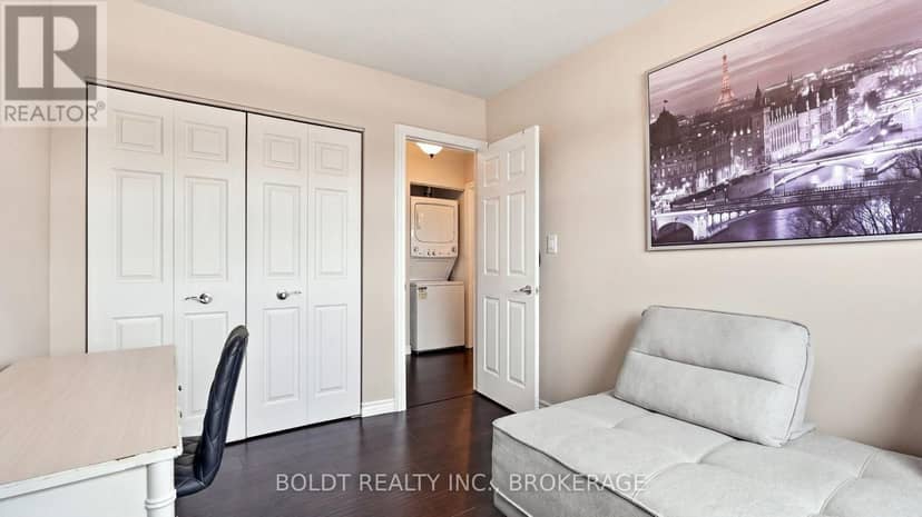 307 - 264 Oakdale Avenue — photo 18 of 27