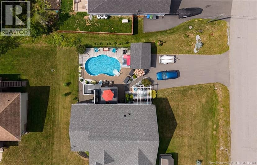 27 Runnymede Drive — photo 2 of 40