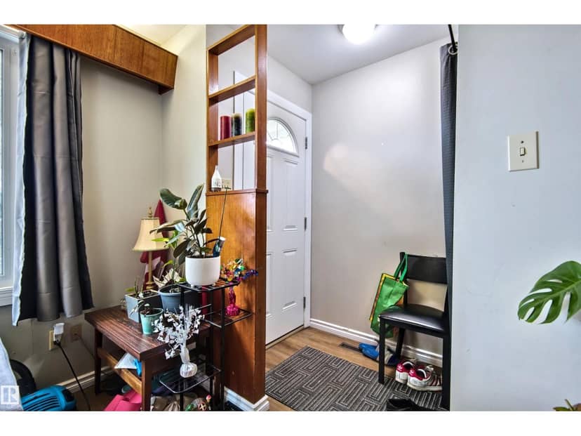 13008-13010 102 ST NW, Edmonton, photo 2