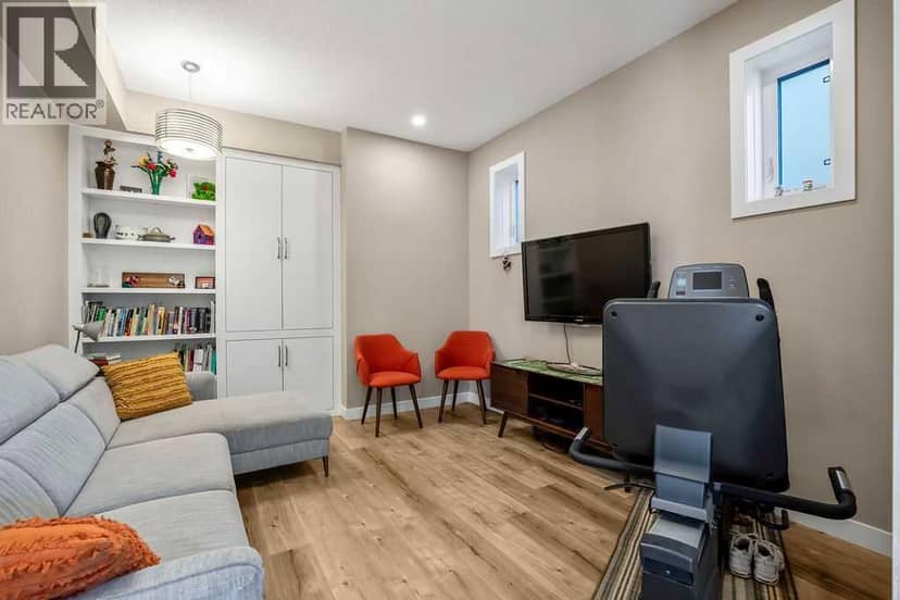2226 Westmount Road NW — photo 18 of 34