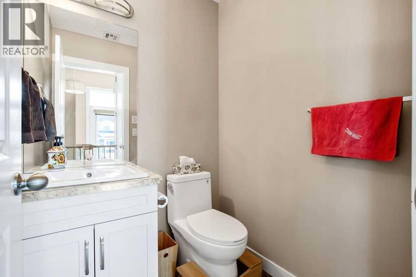 2226 Westmount Road NW — photo 19 of 34