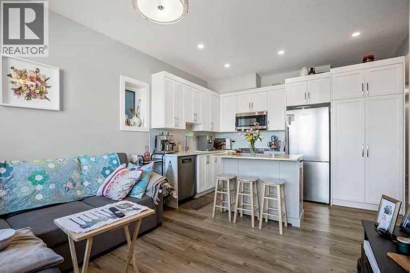 2226 Westmount Road NW — photo 13 of 34