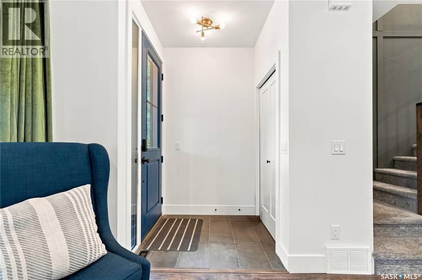 1172A Spadina CRESCENT E — photo 5 of 40