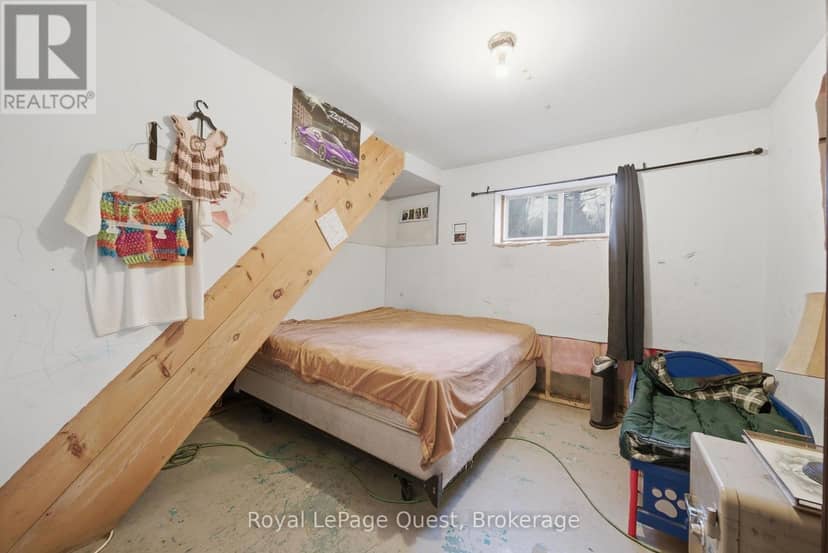 7476 Ash Crescent — photo 14 of 22