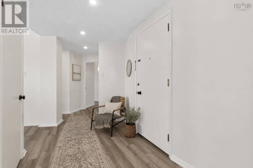 1002 1074 Wellington Street — photo 6 of 40