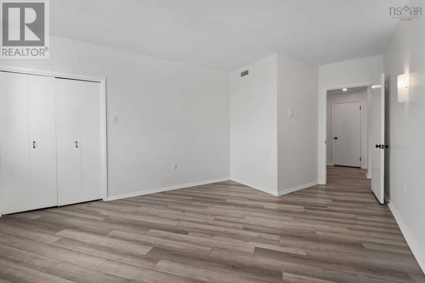 1002 1074 Wellington Street — photo 31 of 40