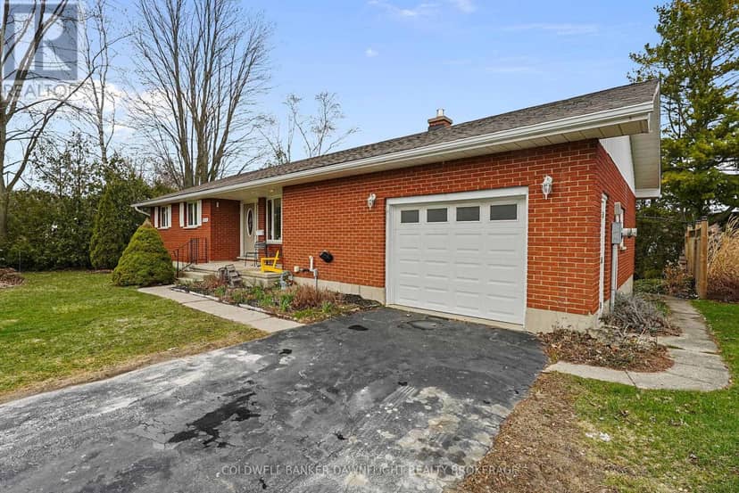 33960 Queen Street, Bluewater, photo 2