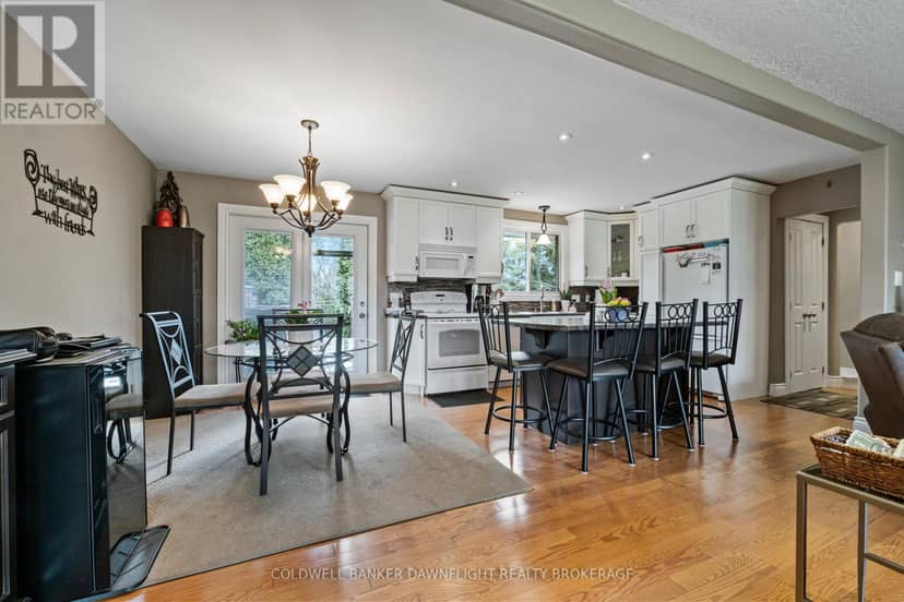 33960 Queen Street, Bluewater, photo 6