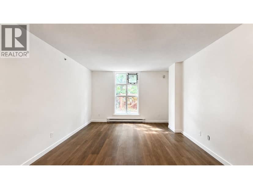 1 2528 E BROADWAY, Vancouver, photo 2
