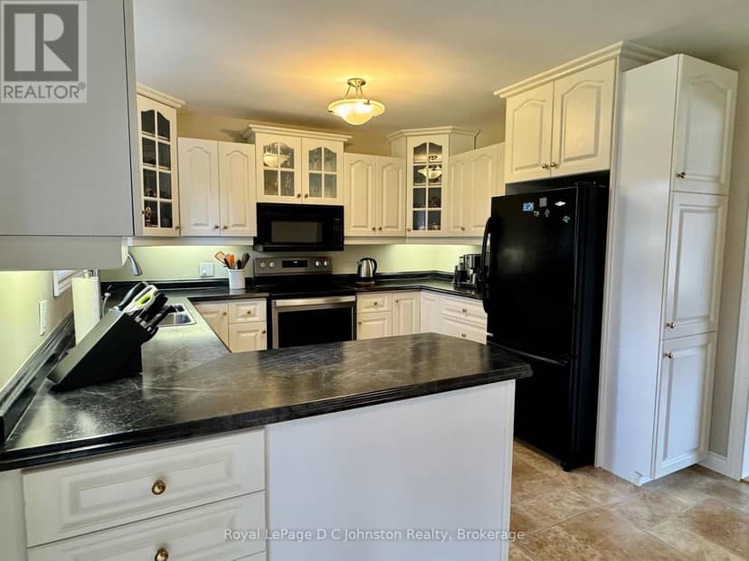 929 Wellington Street — photo 16 of 40