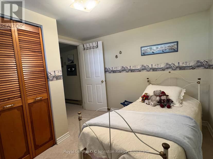929 Wellington Street — photo 31 of 40