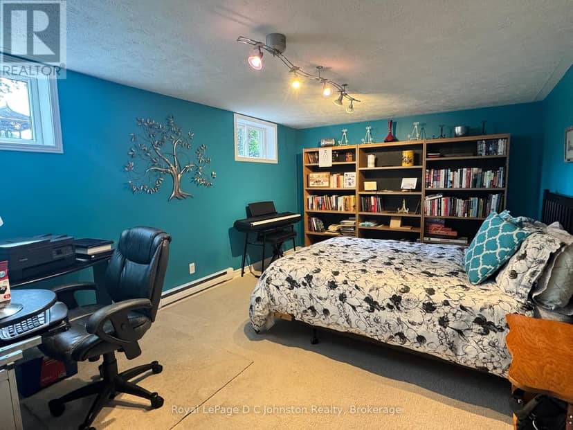 929 Wellington Street — photo 33 of 40