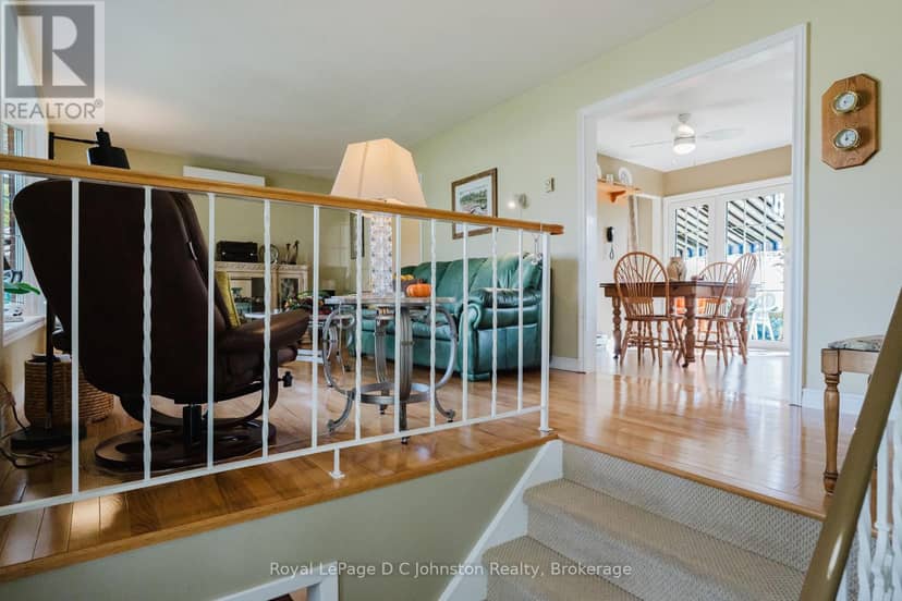 929 Wellington Street — photo 7 of 40
