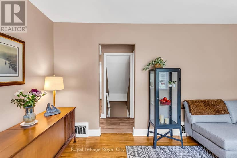 56 Winston Crescent — photo 7 of 31