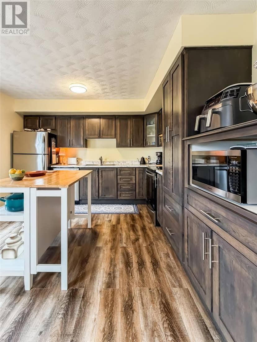 36 Atlantic Street — photo 11 of 28