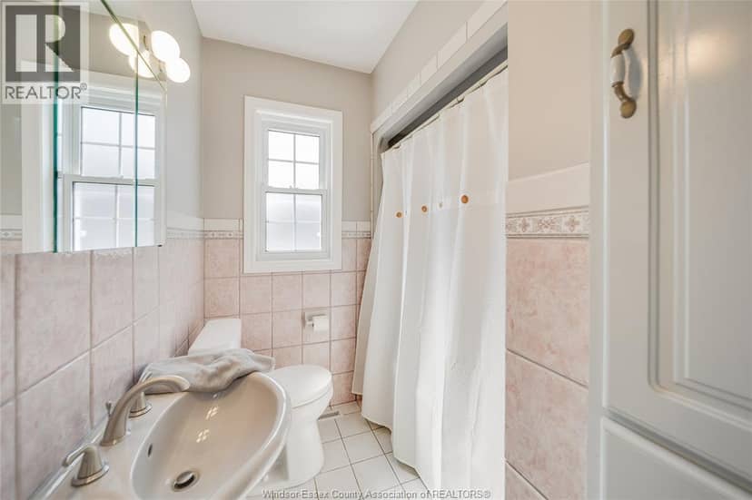 13902 Riverside Drive — photo 18 of 39