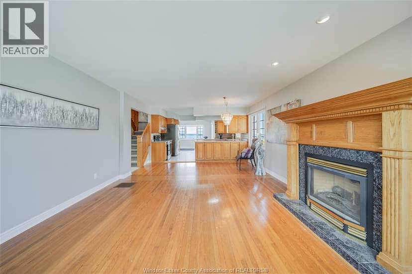 13902 Riverside Drive — photo 6 of 39