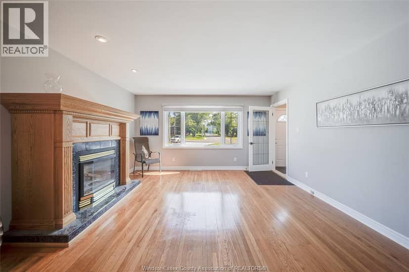 13902 Riverside Drive — photo 7 of 39