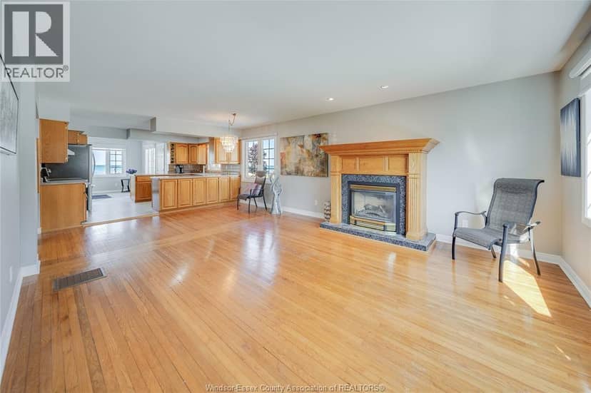 13902 Riverside Drive — photo 5 of 39