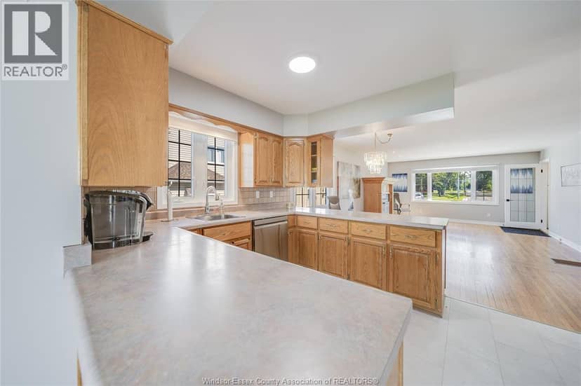 13902 Riverside Drive — photo 12 of 39