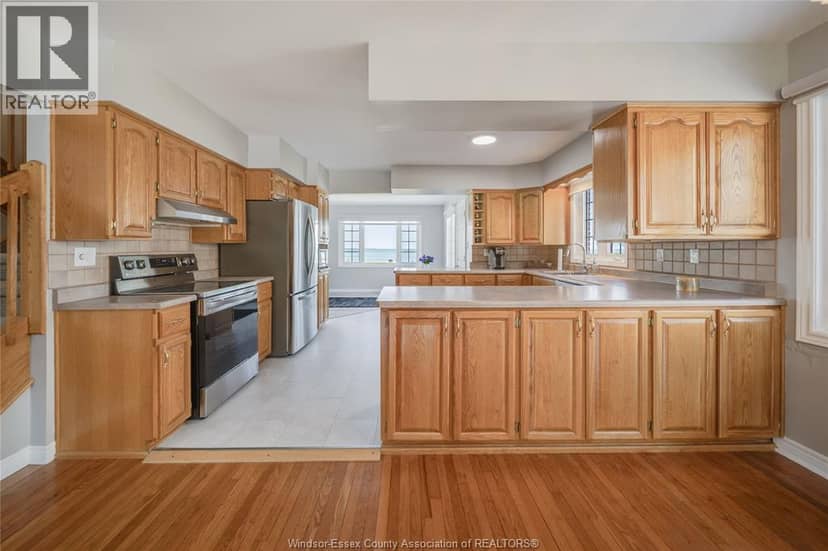 13902 Riverside Drive — photo 9 of 39