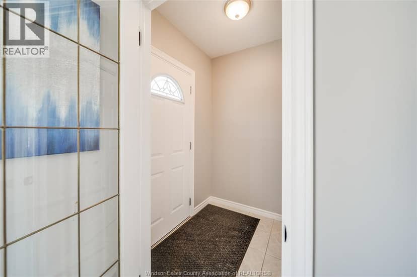 13902 Riverside Drive — photo 4 of 39